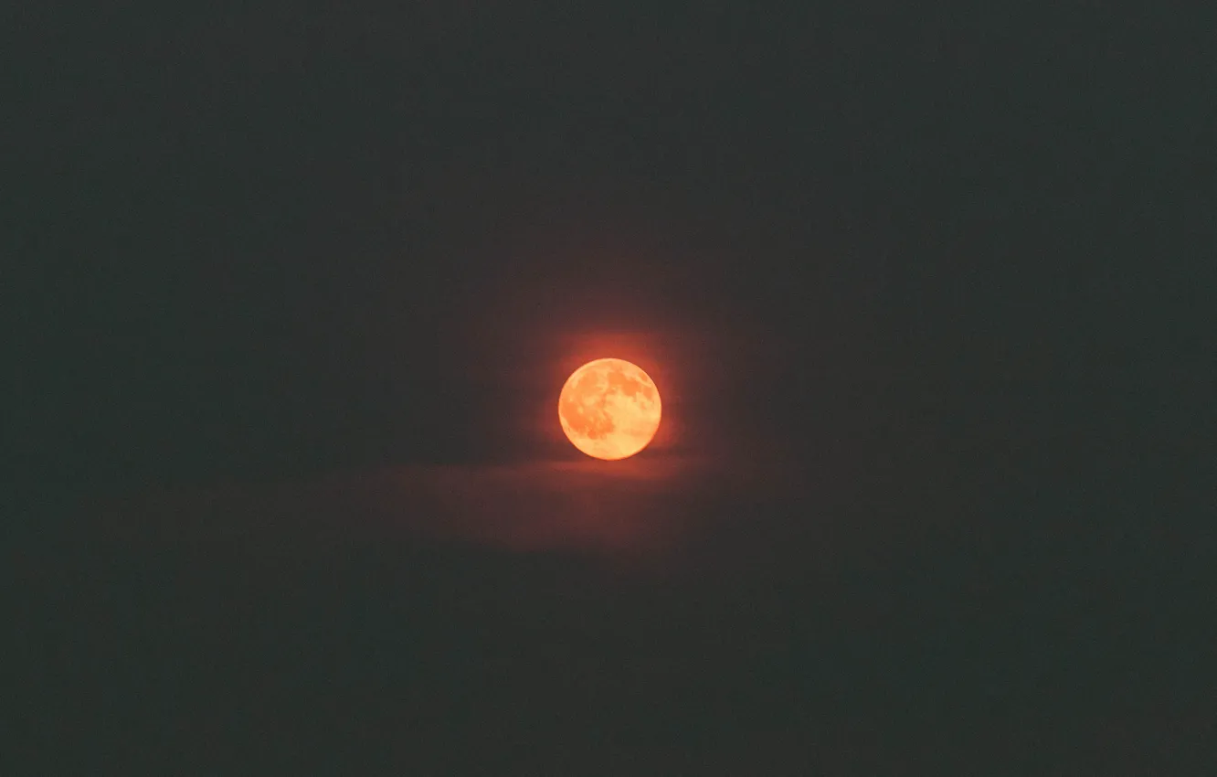 Фото обои небо, облака, темнота, огонь, луна, красная луна, полная луна