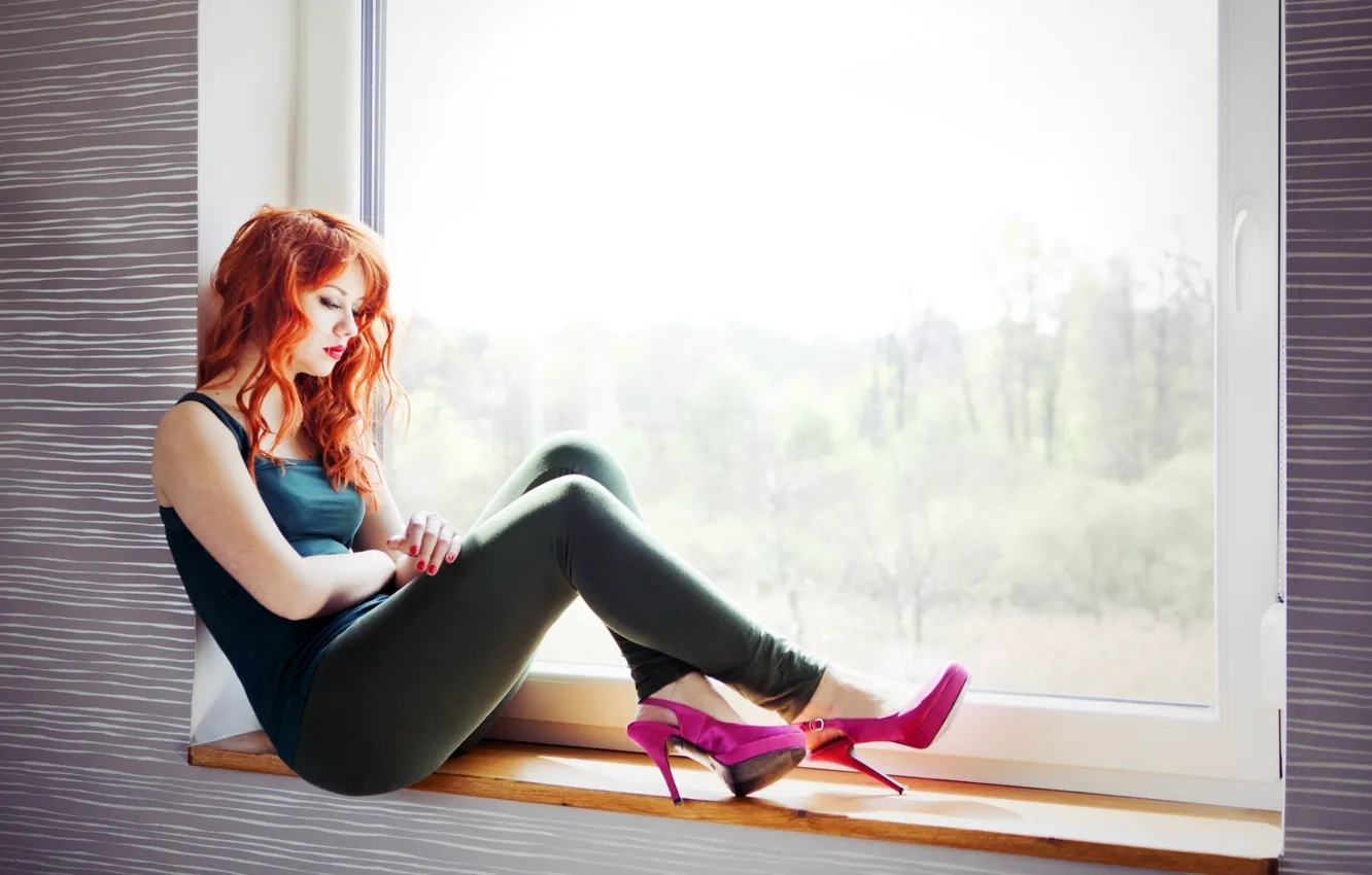 Фото обои sexy, window, redhead, heels