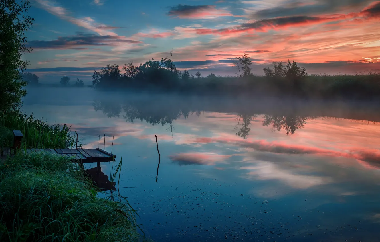 Фото обои пейзаж, природа, туман, река, рассвет, утро, берега, мосток