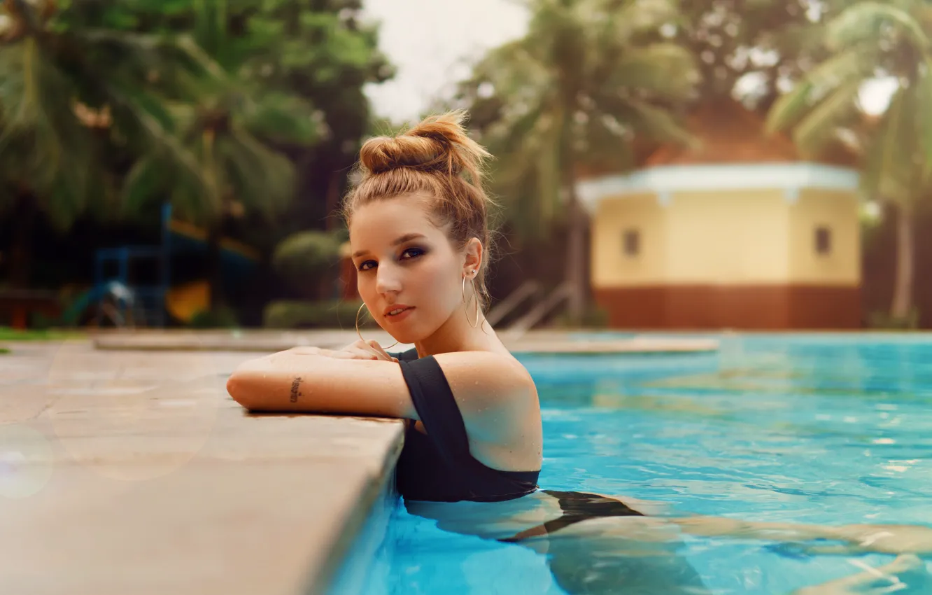 Фото обои взгляд, вода, девушка, лицо, бассейн, Giulia Anjos
