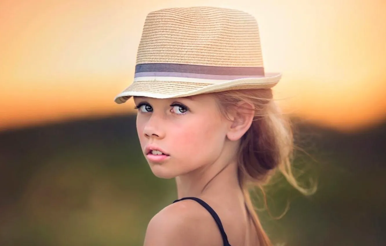Фото обои hat, young, model, pretty, child