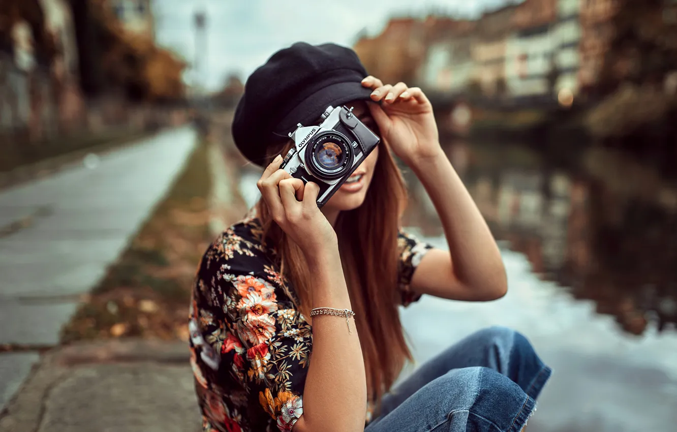 Фото обои лето, вода, девушка, город, поза, река, фотосъемка, улица