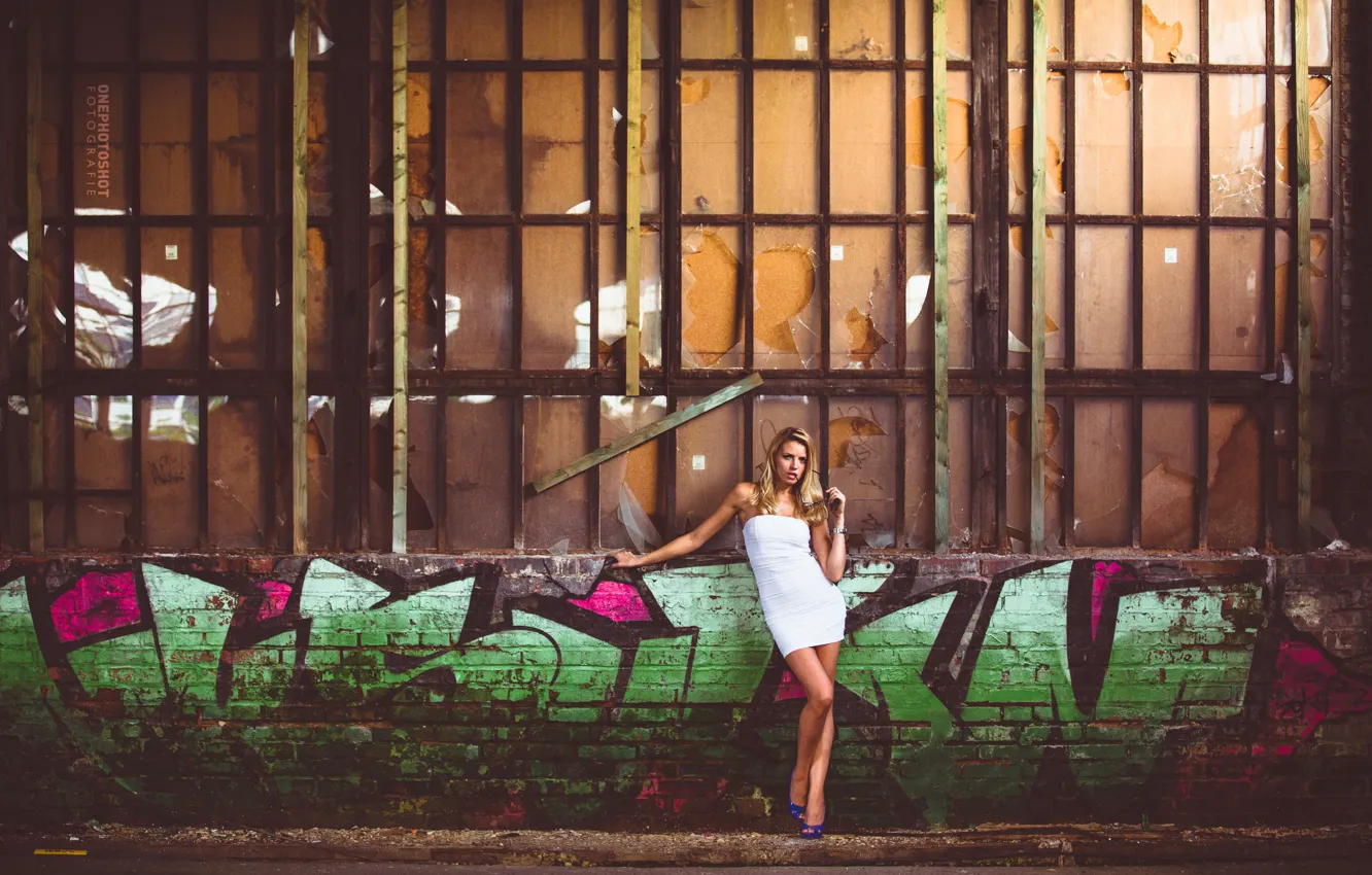 Фото обои взгляд, девушка, платье, фотограф, girl, photography, photographer, Florian Seelmann