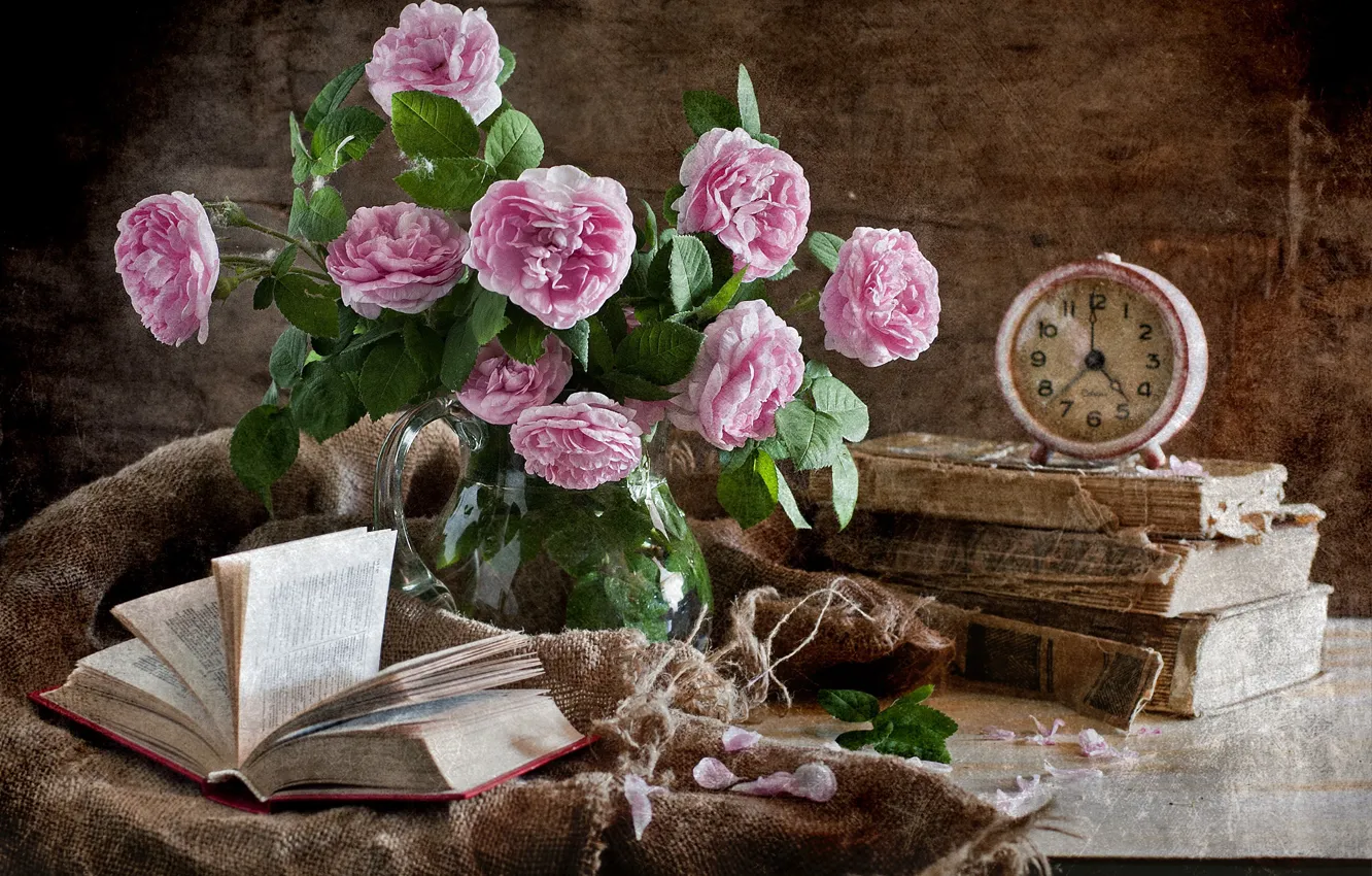 Фото обои книга, цветы, натюрморт, букет, будильник, розы