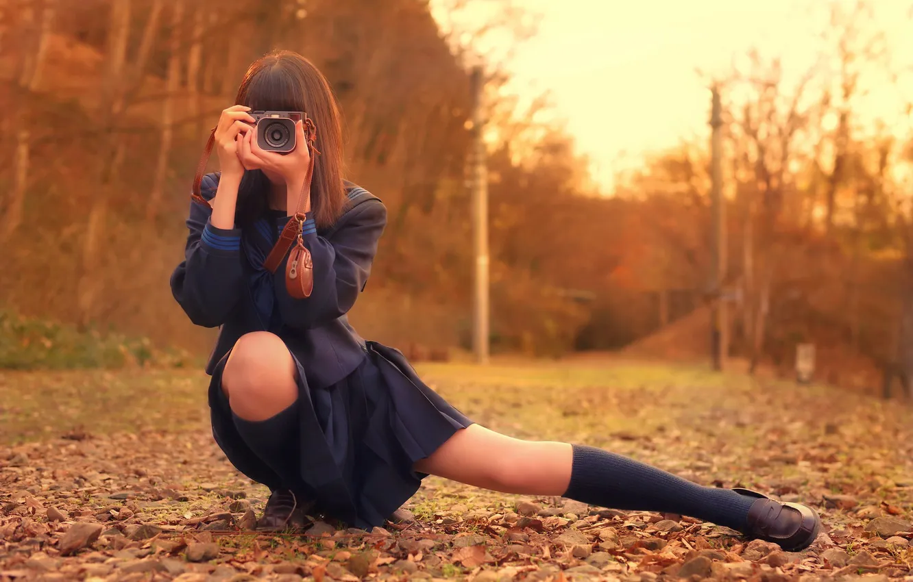 Фото обои девушка, поза, фотоаппарат