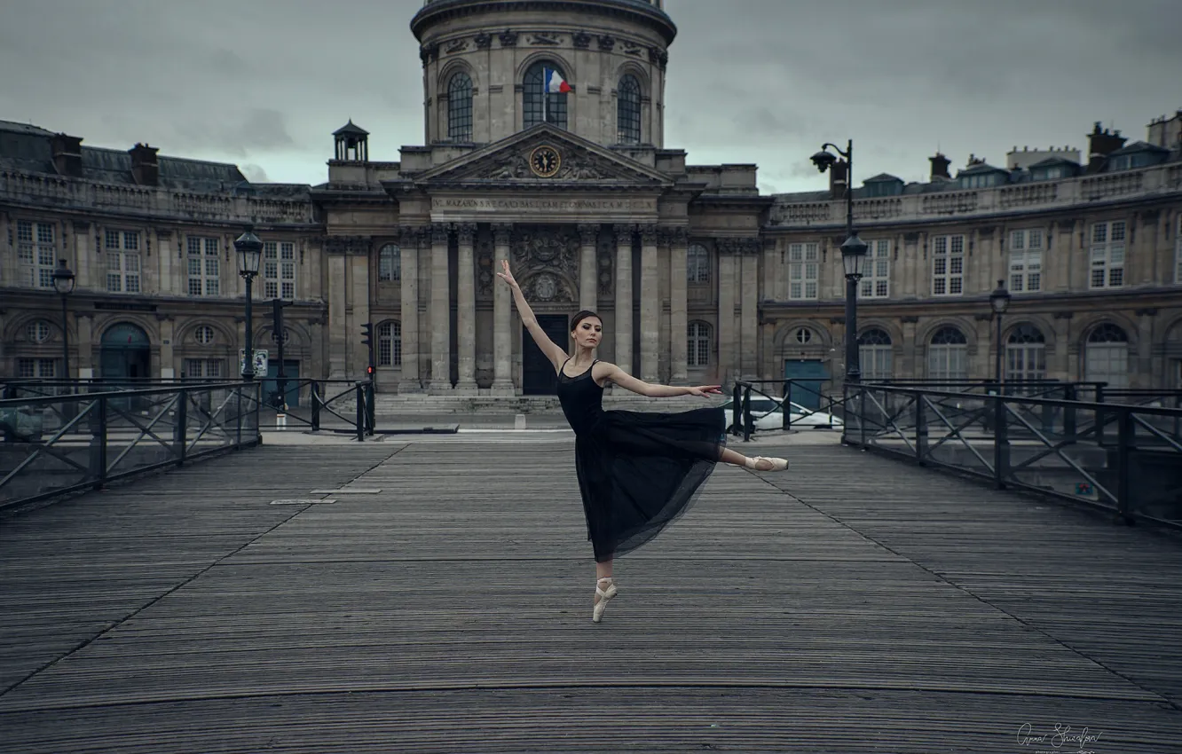 Фото обои взгляд, девушка, мост, город, поза, балерина, пуанты, Анна Шувалова
