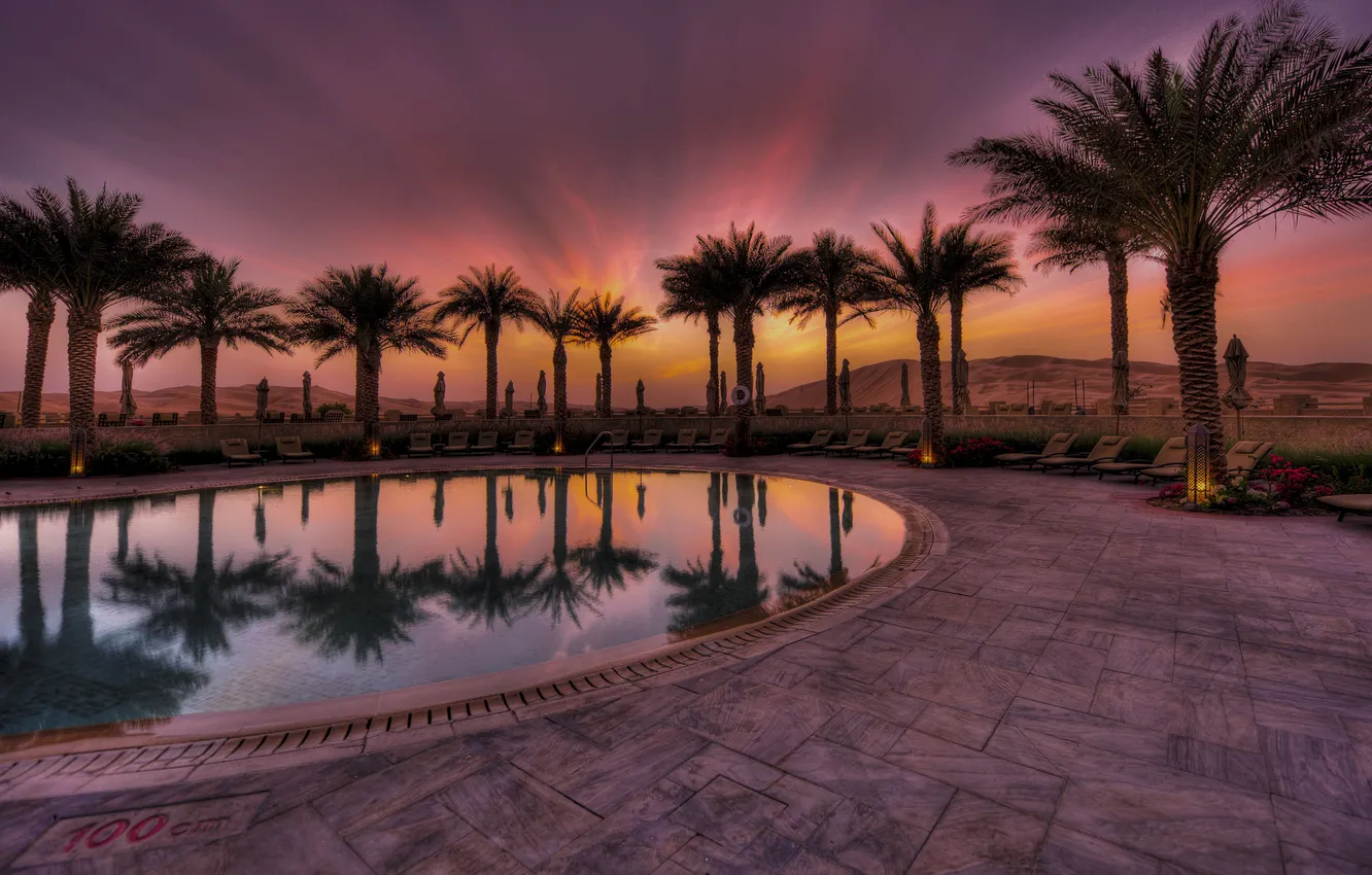 Фото обои закат, город, пальмы, пустыня, вечер, бассейн, отель, Abu Dhabi