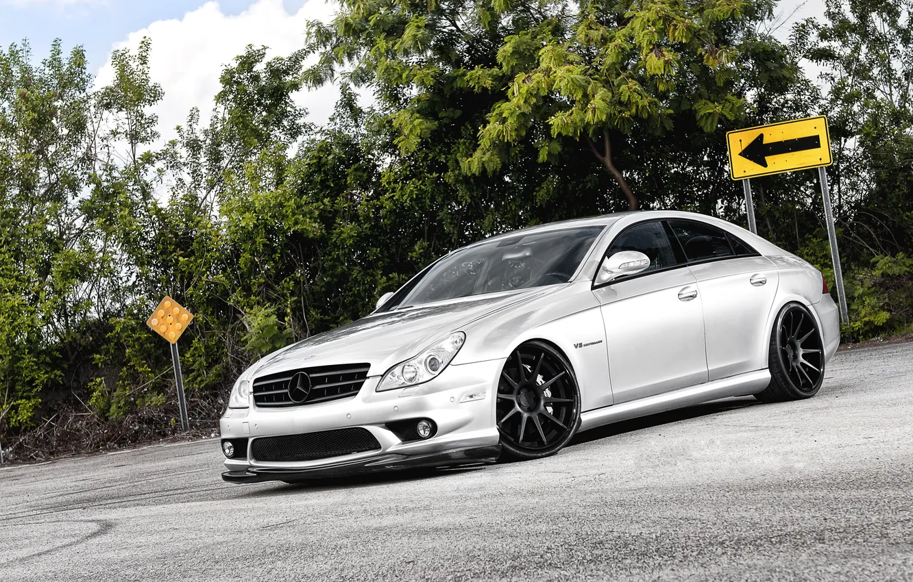 Фото обои деревья, знак, Mercedes, литье