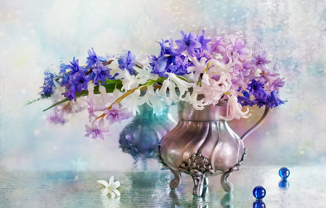 Фото обои вода, капли, шарики, цветы, ваза, гиацинты