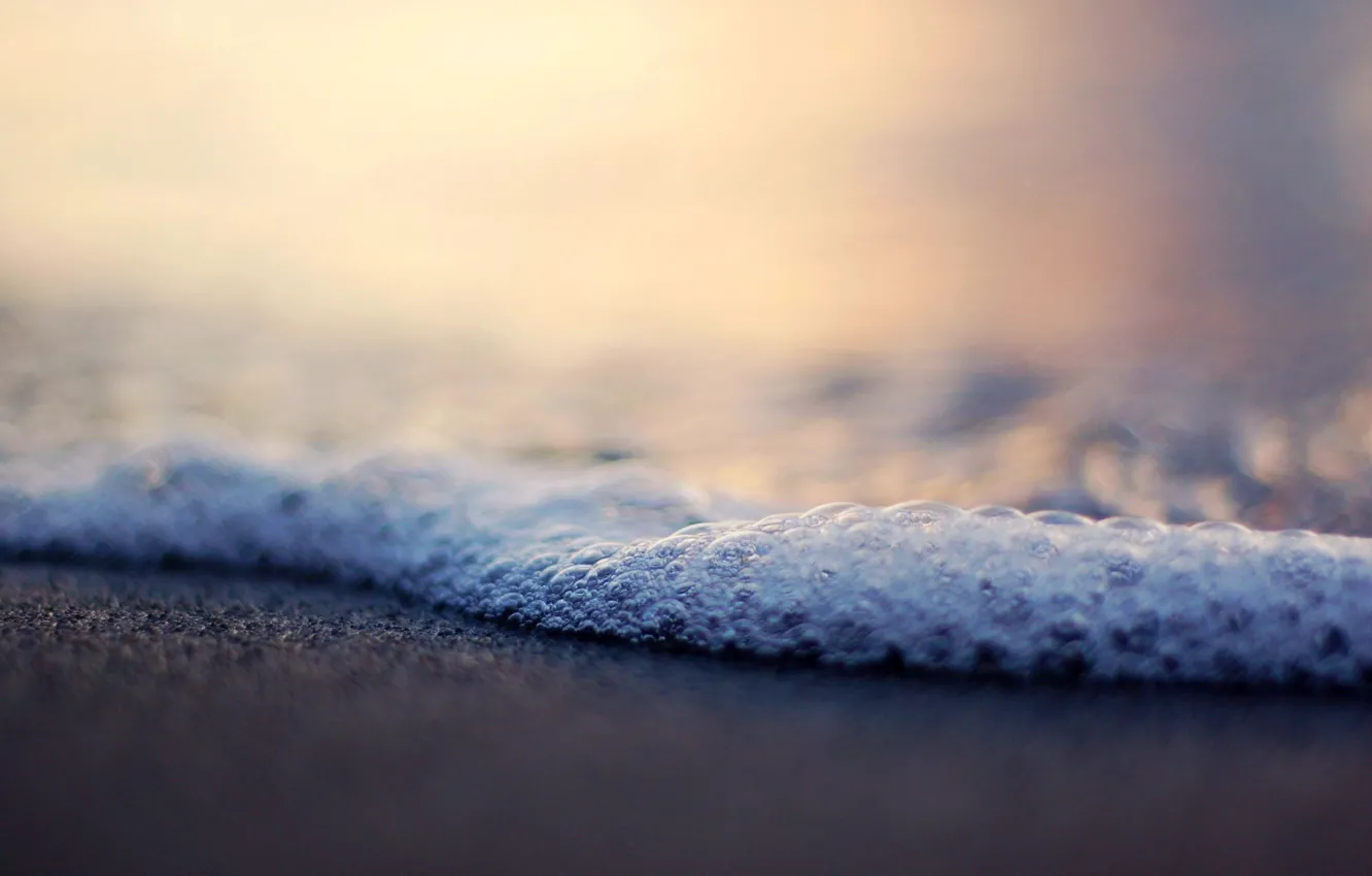 Фото обои песок, море, пляж, пена, вода, пузырьки, берег, волна