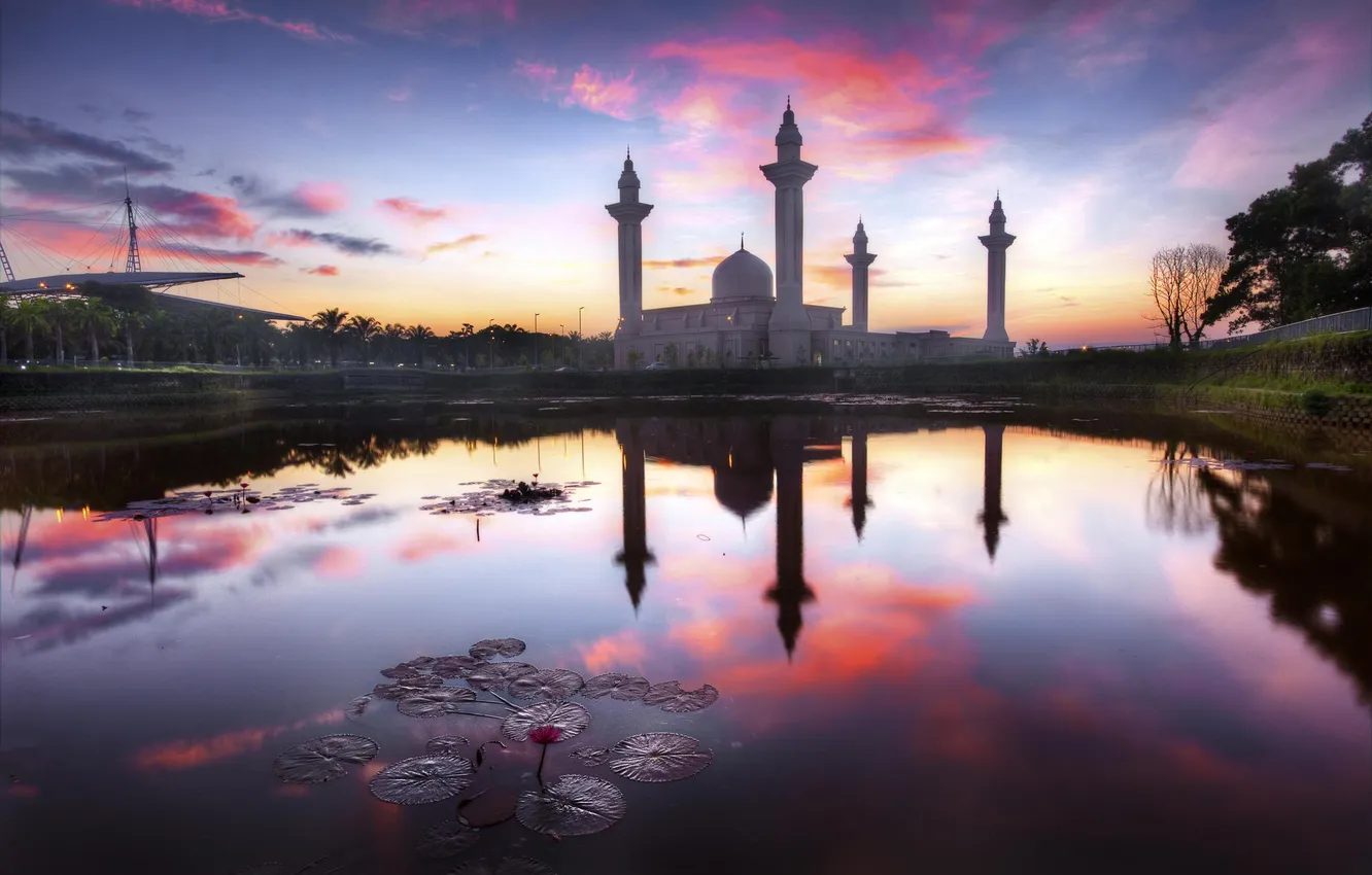 Фото обои пейзаж, озеро, рассвет, здание, архитектура, Kuala Lumpur, Masjid Tengku Ampuan Jemaah