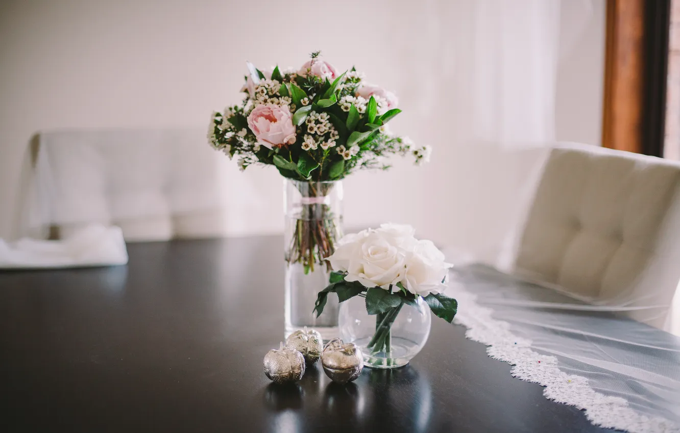 Фото обои цветы, розы, букет, ваза, белые