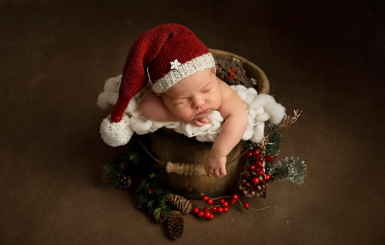 Фото обои ягоды, фон, Рождество, ведро, Новый год, шишки, ребёнок, шапочка