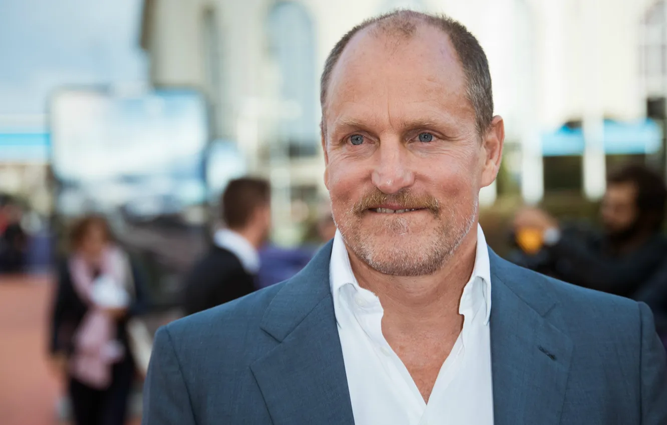 Фото обои взгляд, поза, актёр, фотосессия, продюсер, драматург, Woody Harrelson, Вуди Харрельсон