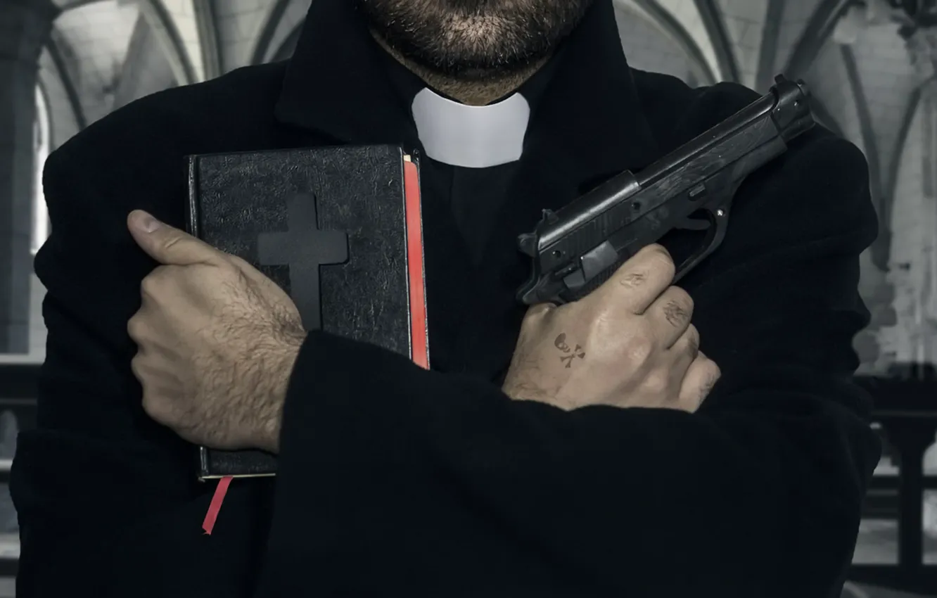 Фото обои пистолет, человек, библия
