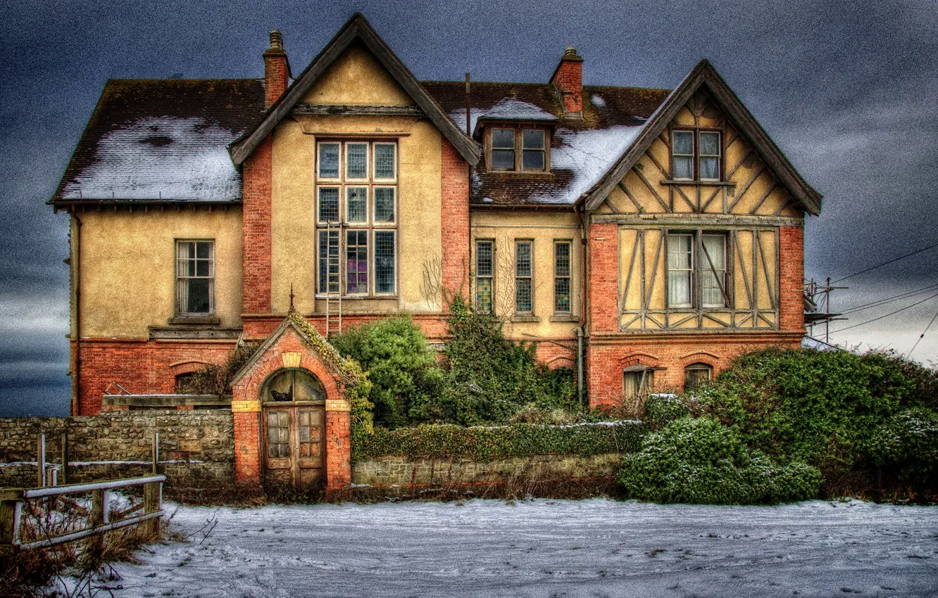 Фото обои небо, облака, снег, пейзаж, дом, окна, england