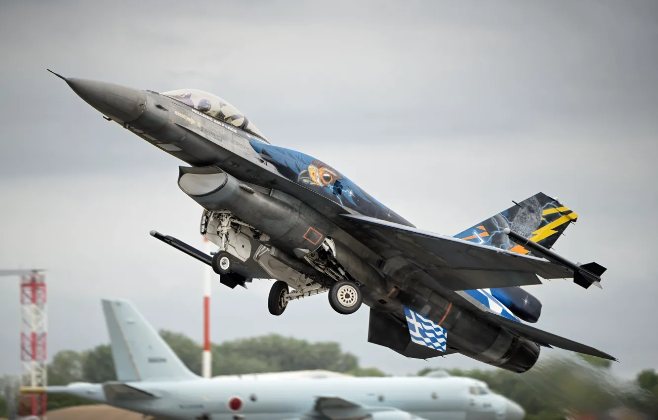Фото обои самолёт, взлёт, F-16, боевой самолёт