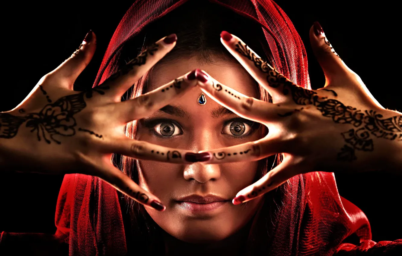 Фото обои взгляд, портрет, пальцы, india girl
