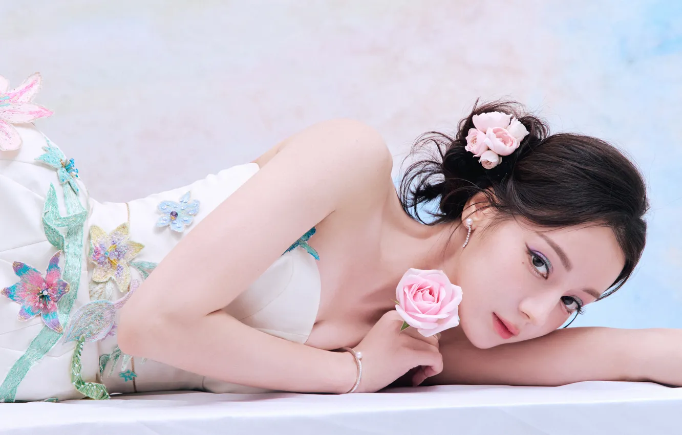 Фото обои girl, dress, flowers, beautiful, model, asian, cute, dili reba
