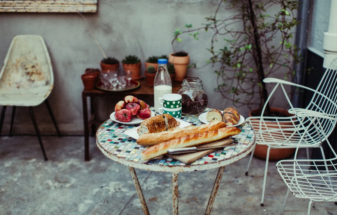 Фото обои fruit, milk, table, plants, cups, chairs, breads