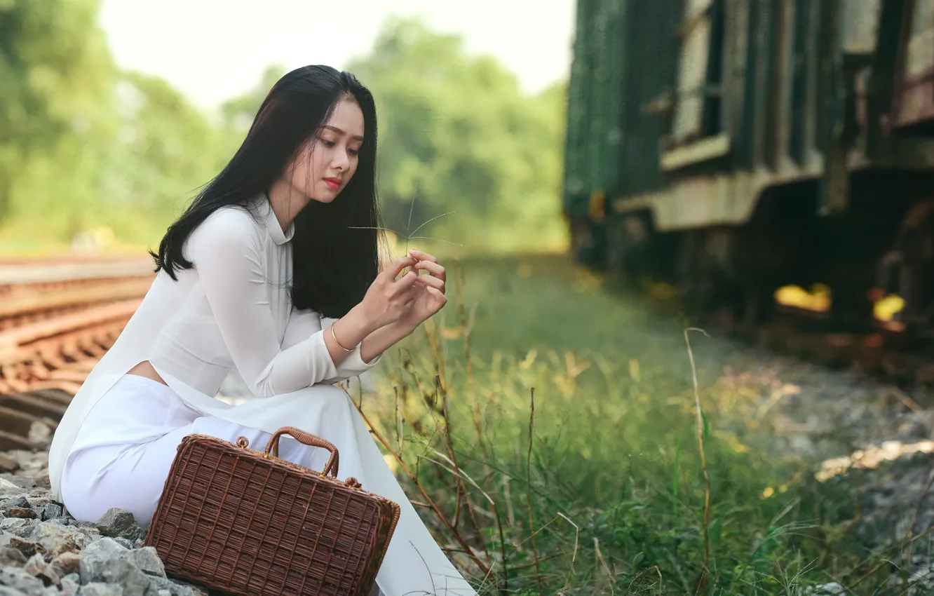 Фото обои девушка, фон, азиатка, сидит