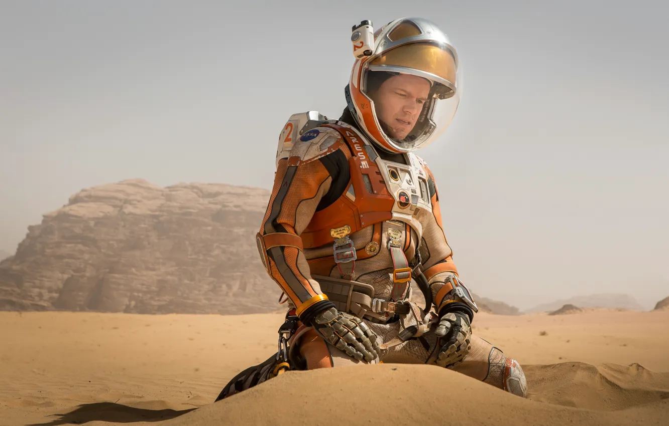 Фото обои песок, фантастика, пустыня, скафандр, костюм, Марс, Мэтт Дэймон, астронафт