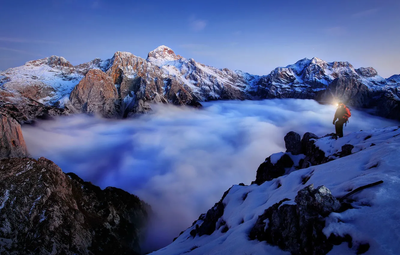 Фото обои view, clouds, fog, Mountains, hiker