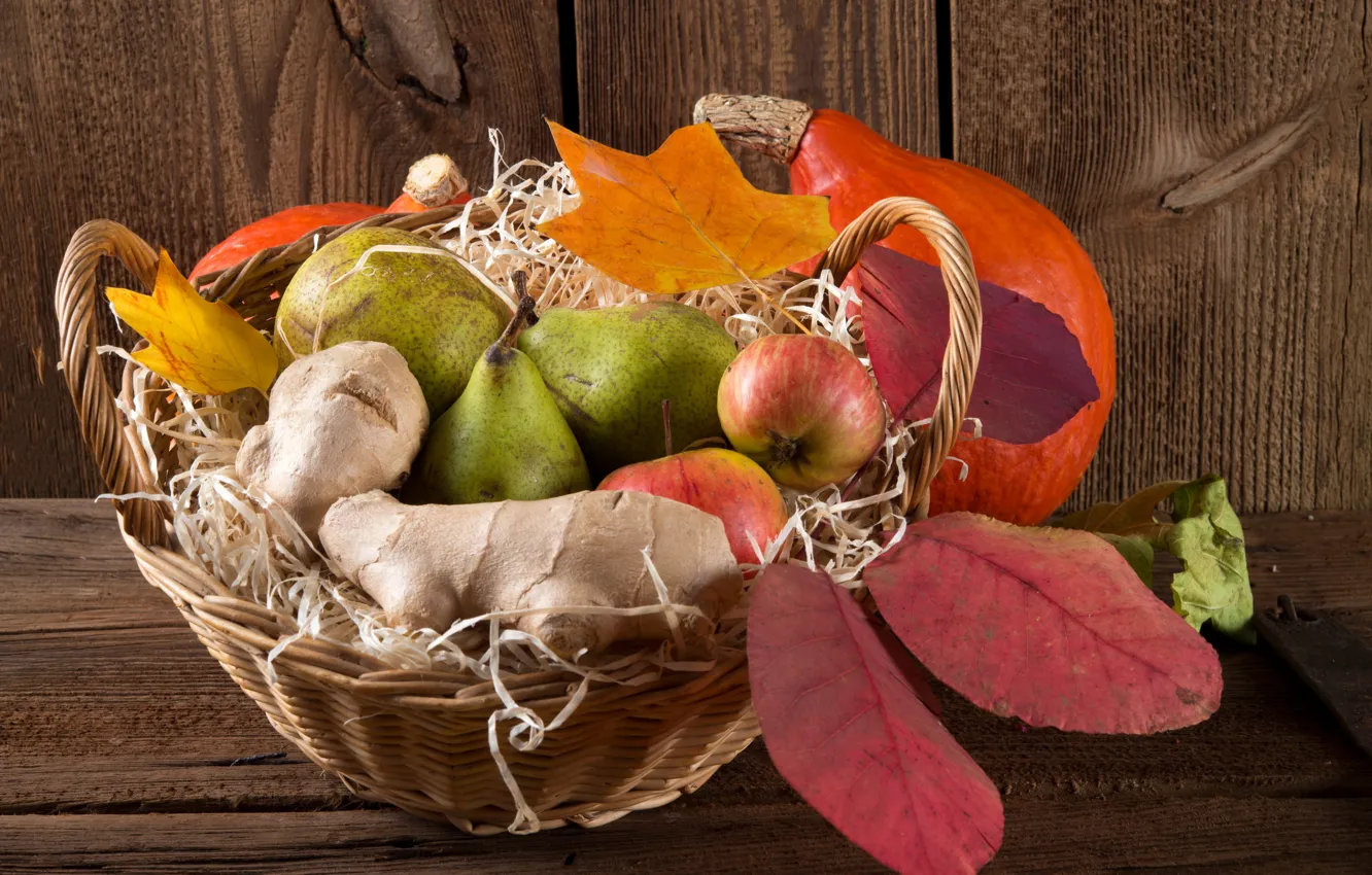 Фото обои листья, корзина, яблоко, груша, имбирь, осенние плоды