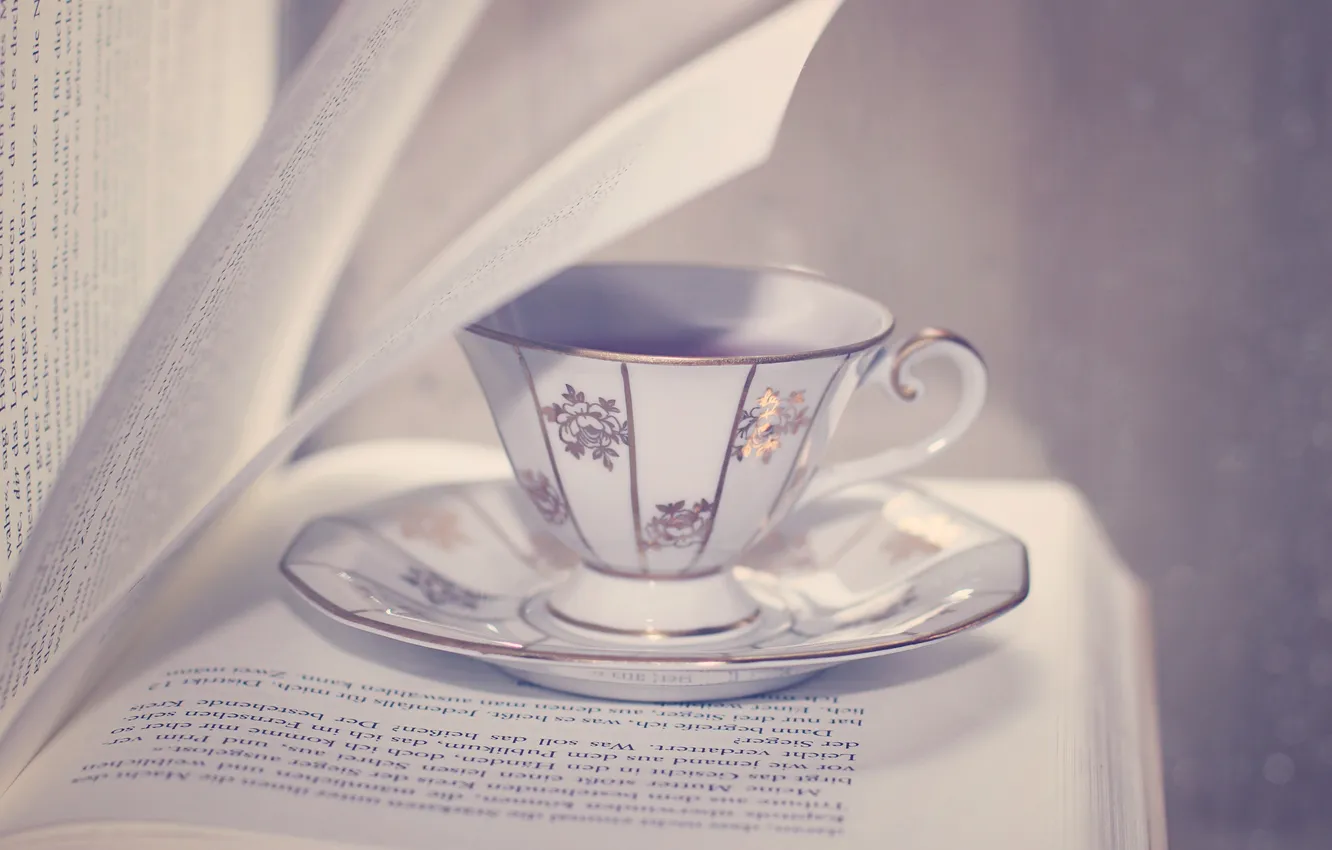 Фото обои чай, кружка, книга, страницы, блюдце