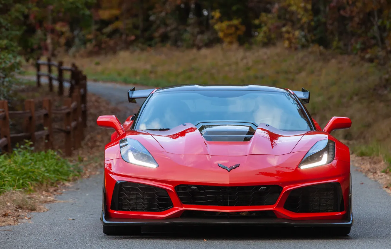 Фото обои Red, вид спереди, Chevrolet Corvette ZR1, 2019