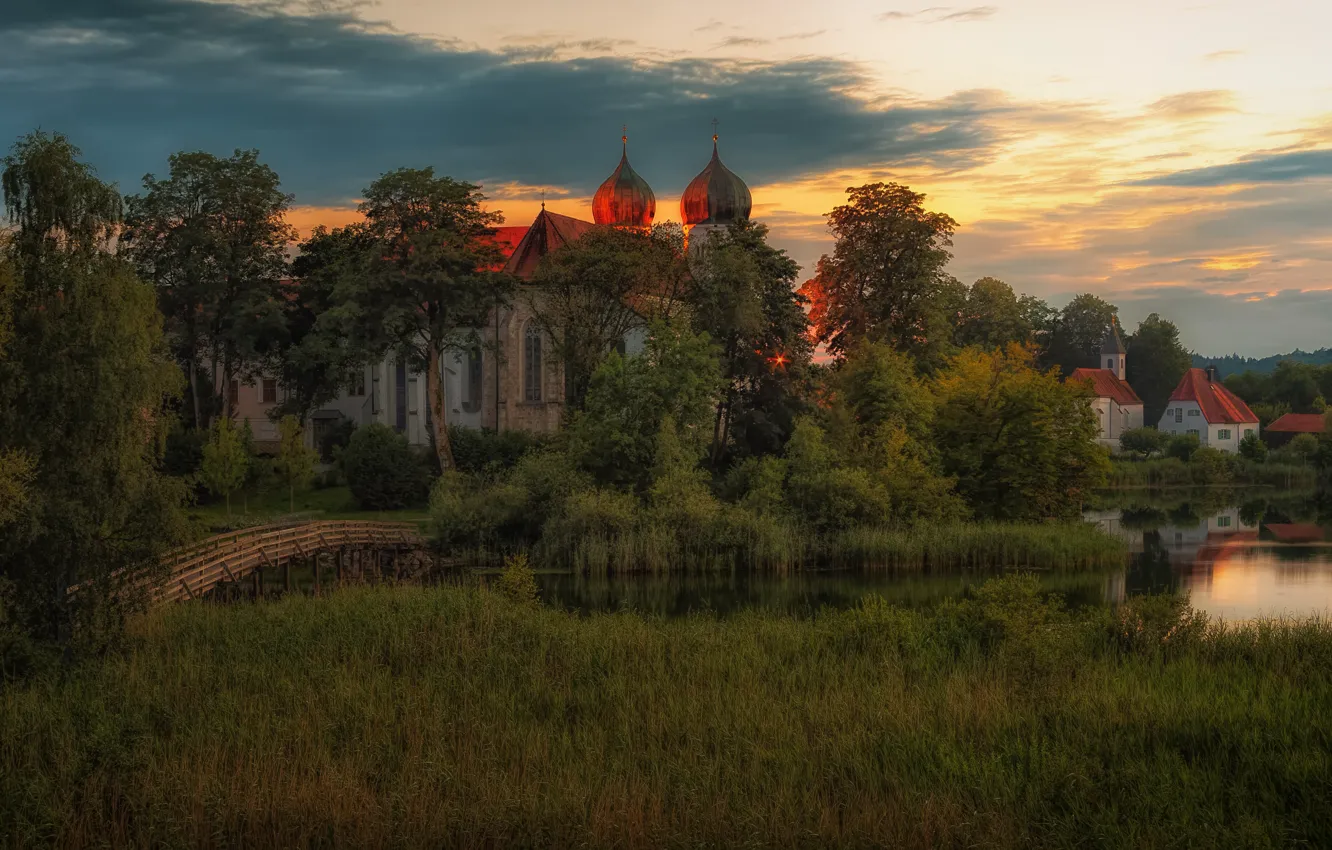 Фото обои лето, небо, трава, облака, деревья, закат, озеро, пруд