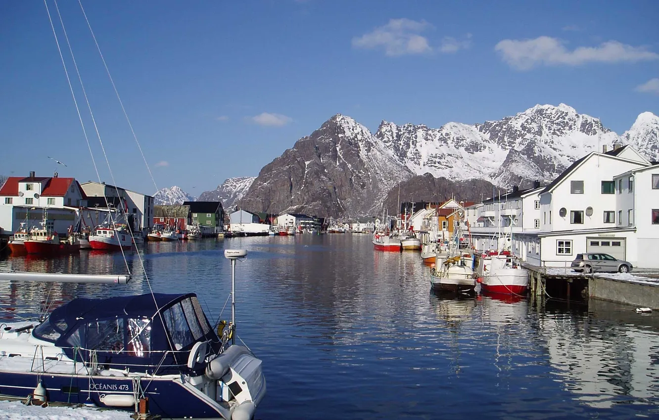 Фото обои скалы, Норвегия, катера, поселок, рыбачий