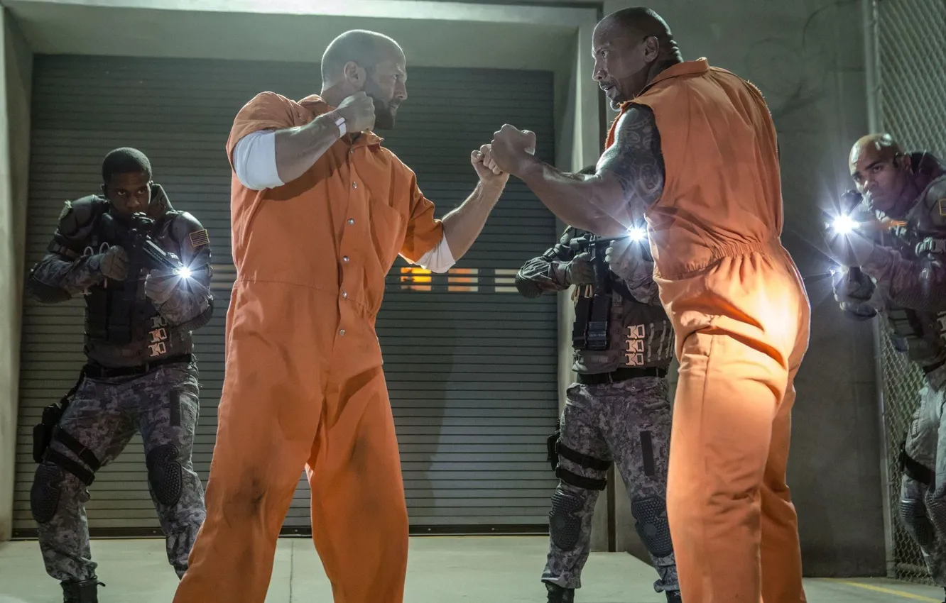 Фото обои cinema, gun, soldier, weapon, movie, Jason Statham, Dwayne Johnson, film