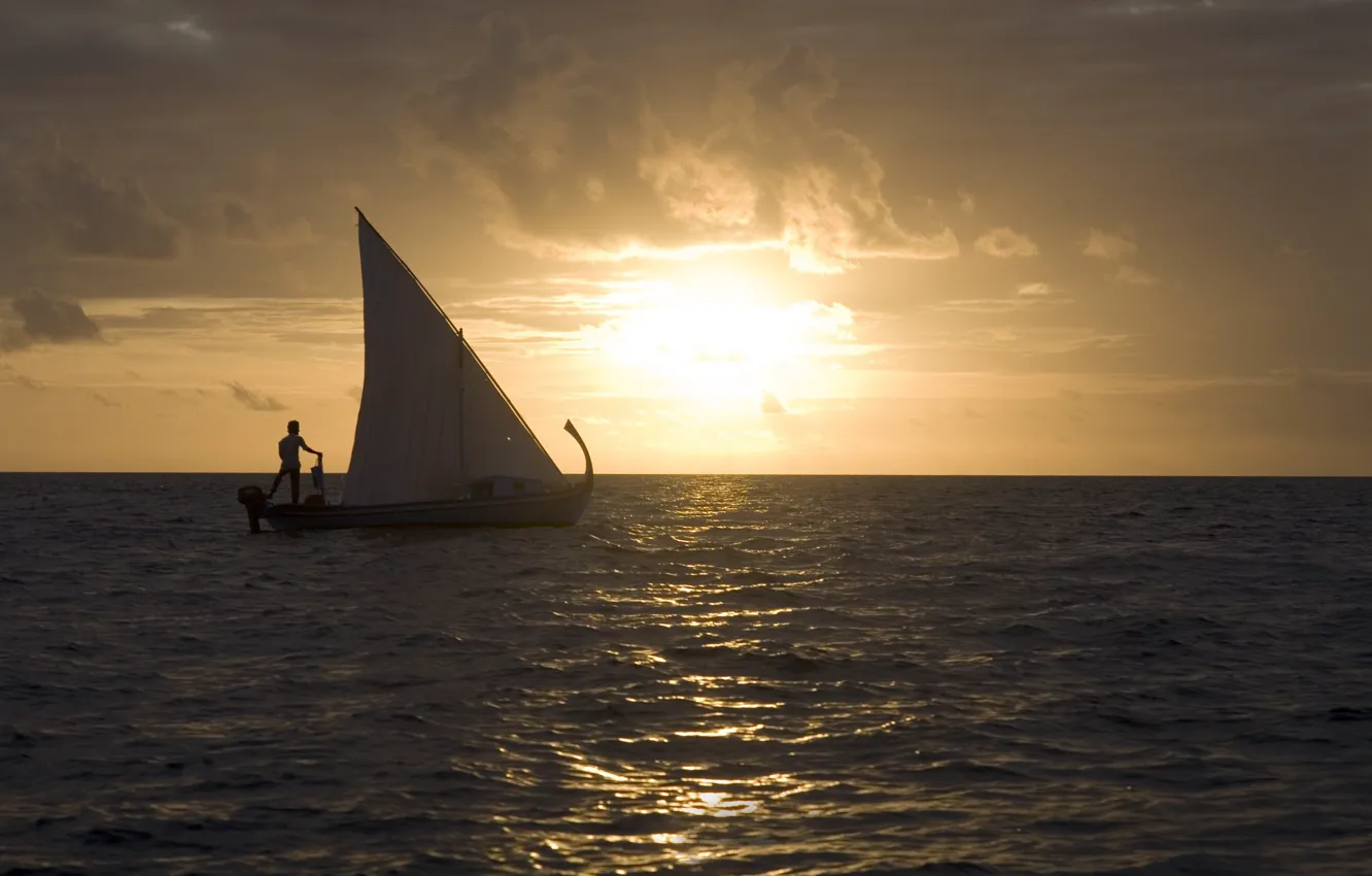 Фото обои солнце, океан, лодка, вечер, парус