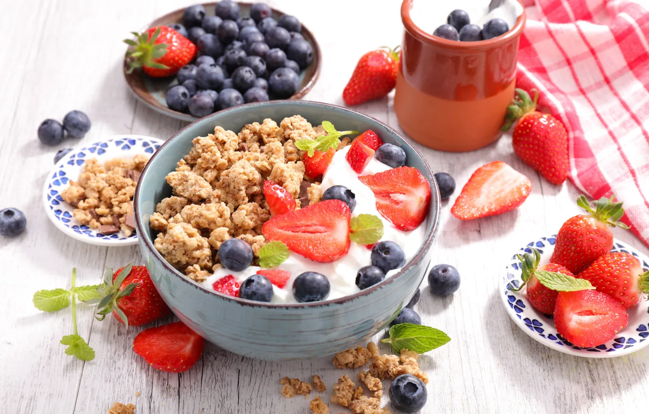 Фото обои ягоды, завтрак, черника, клубника, wood, мюсли, йогурт