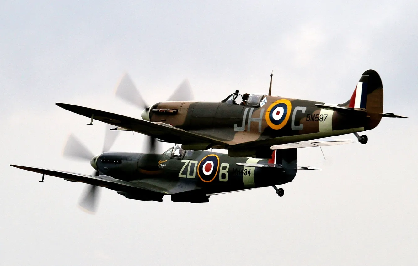 Фото обои небо, истребители, британские, .WW2, Spitfire LF.Vb и LF.IXb