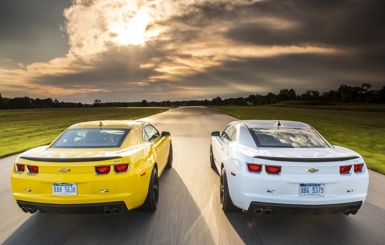 Фото обои дорога, белый, небо, желтый, Chevrolet, Камаро, Шевроле, Camaro