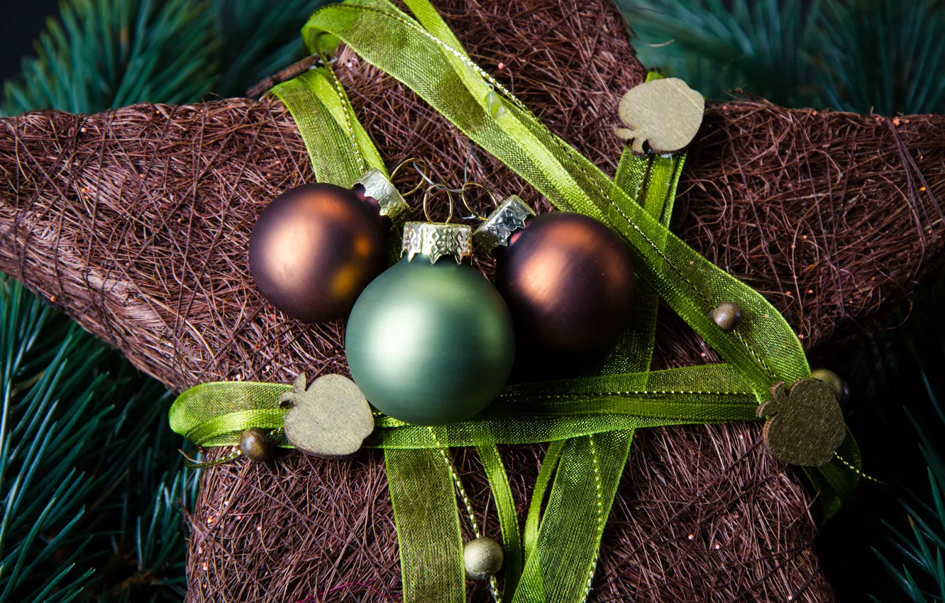 Фото обои шарики, зеленый, праздник, звезда, Новый Год, Рождество, украшение, коричневые