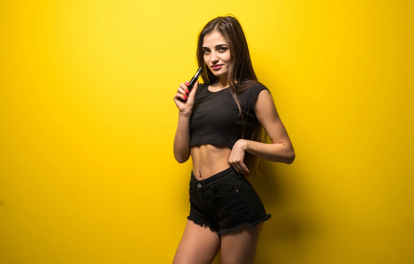 Фото обои girl, shorts, beautiful, model, pretty, cute, long-haired, tank top