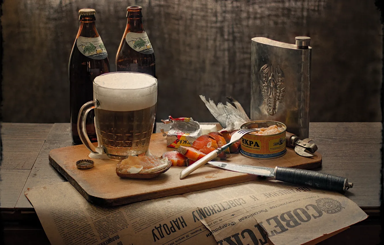 Фото обои ретро, пиво, рыба, нож, газета, бутылки, натюрморт, икра
