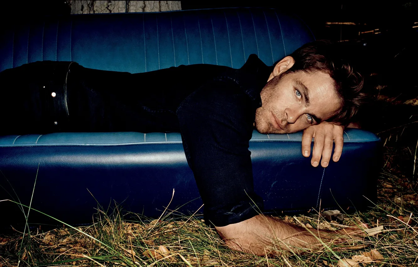 Фото обои трава, актер, Крис Пайн, Chris Pine, сиденье
