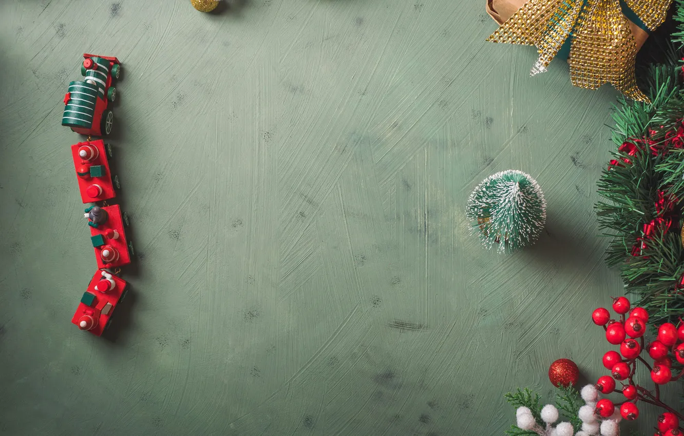 Фото обои шарики, ягоды, праздник, игрушка, Рождество, Новый год, паровозик, ёлочка