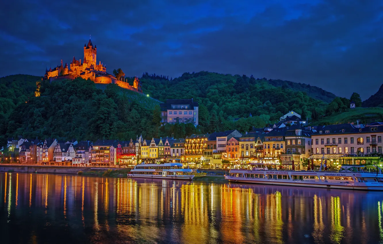 Фото обои река, замок, здания, дома, Германия, причал, холм, ночной город