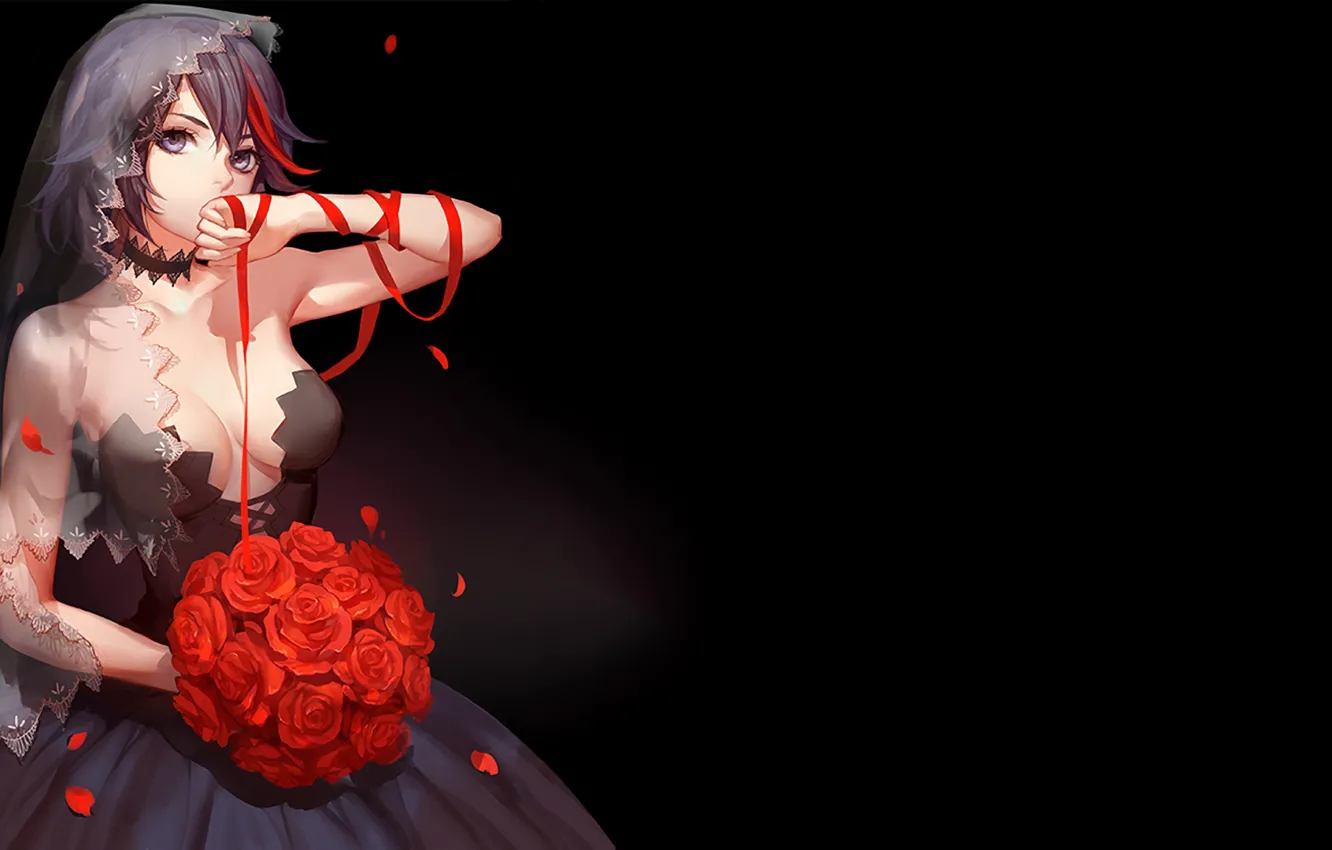 Фото обои декольте, корсет, фата, чёрный фон, лепестки роз, свадебное платье, красная лента, красные розы