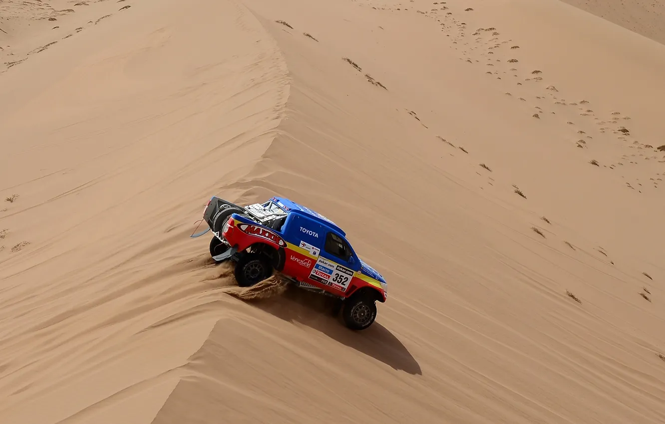 Фото обои Песок, Машина, Toyota, Rally, Dakar, Дакар, Дюна, Подъем