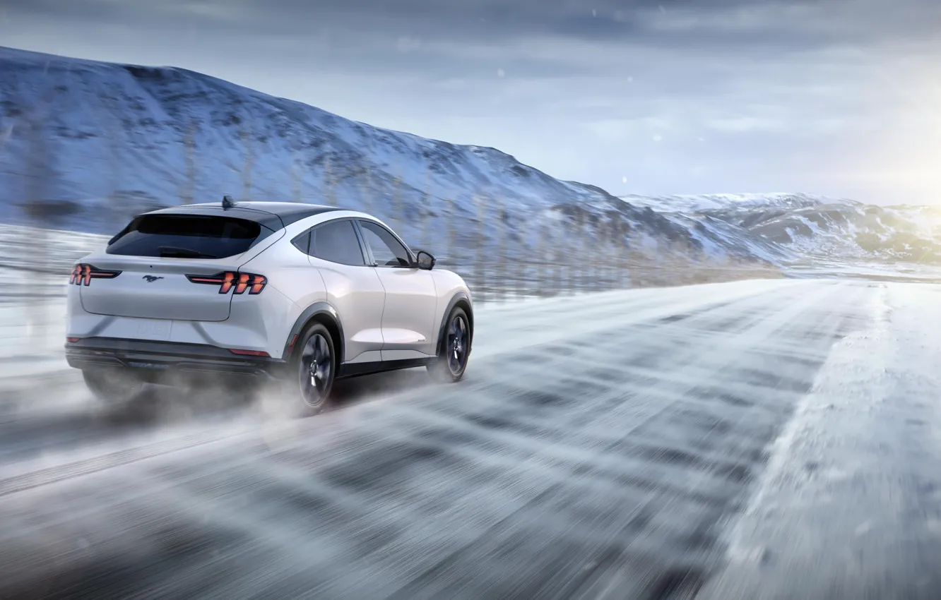 Фото обои дорога, снег, горы, скорость, Ford, Ford Mustang, кроссовер, электромобиль