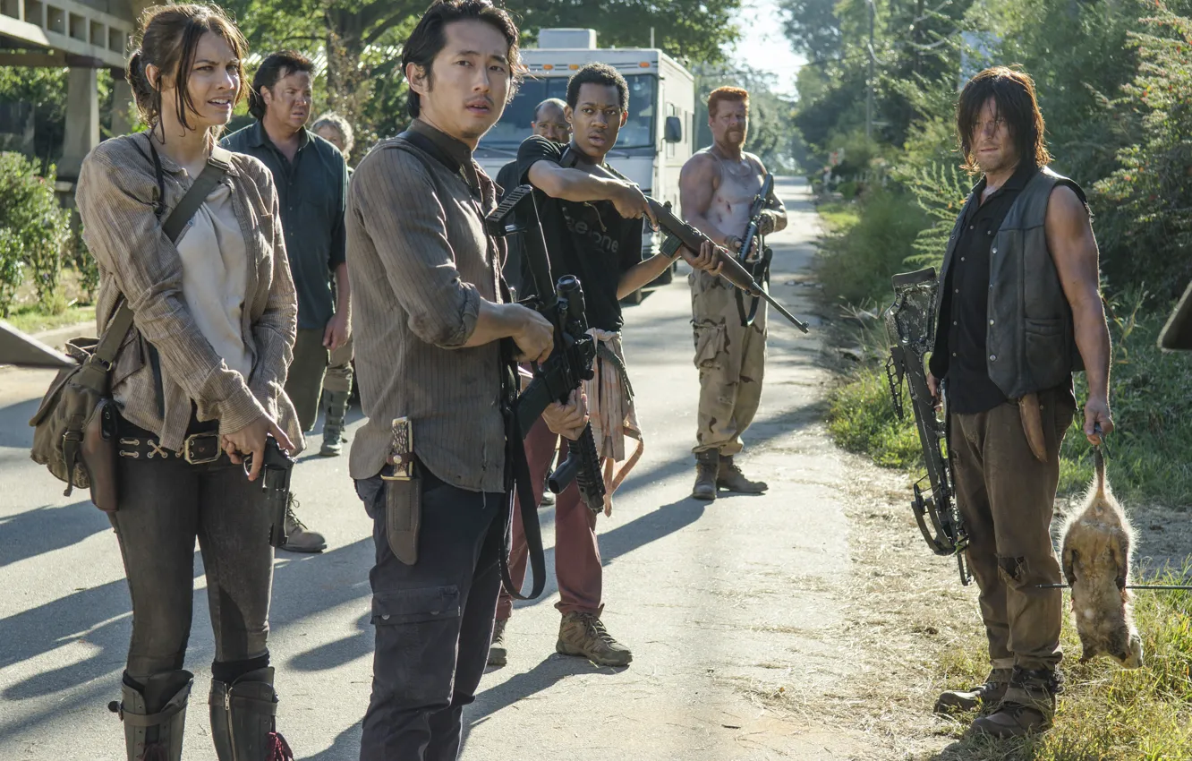 Фото обои оружие, команда, сериал, The Walking Dead, Ходячие мертвецы, напряжение