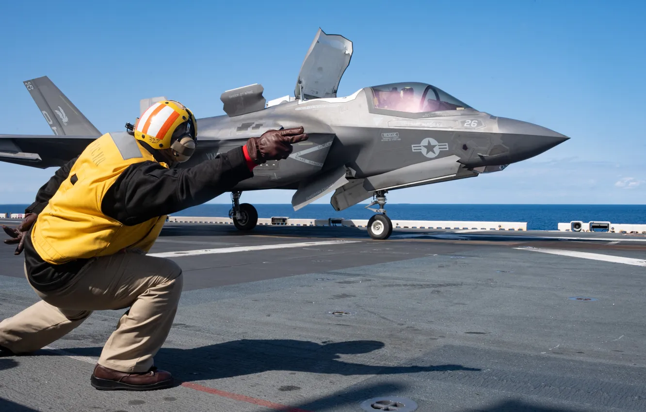 Фото обои Pacific Ocean, USS Makin Island, USS America, Aircraft carrier