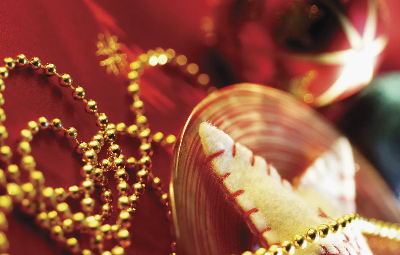 Фото обои украшения, красный, праздник, звезда, новый год, бусы, позолота, размыто