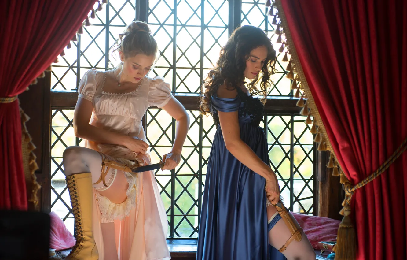 Фото обои Bella Heathcote, Lily James, предубеждение и зомби, Pride and Prejudice and Zombies, Гордость